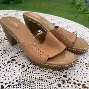 Naturalizer open toe leather block slip on sandal size 9.5